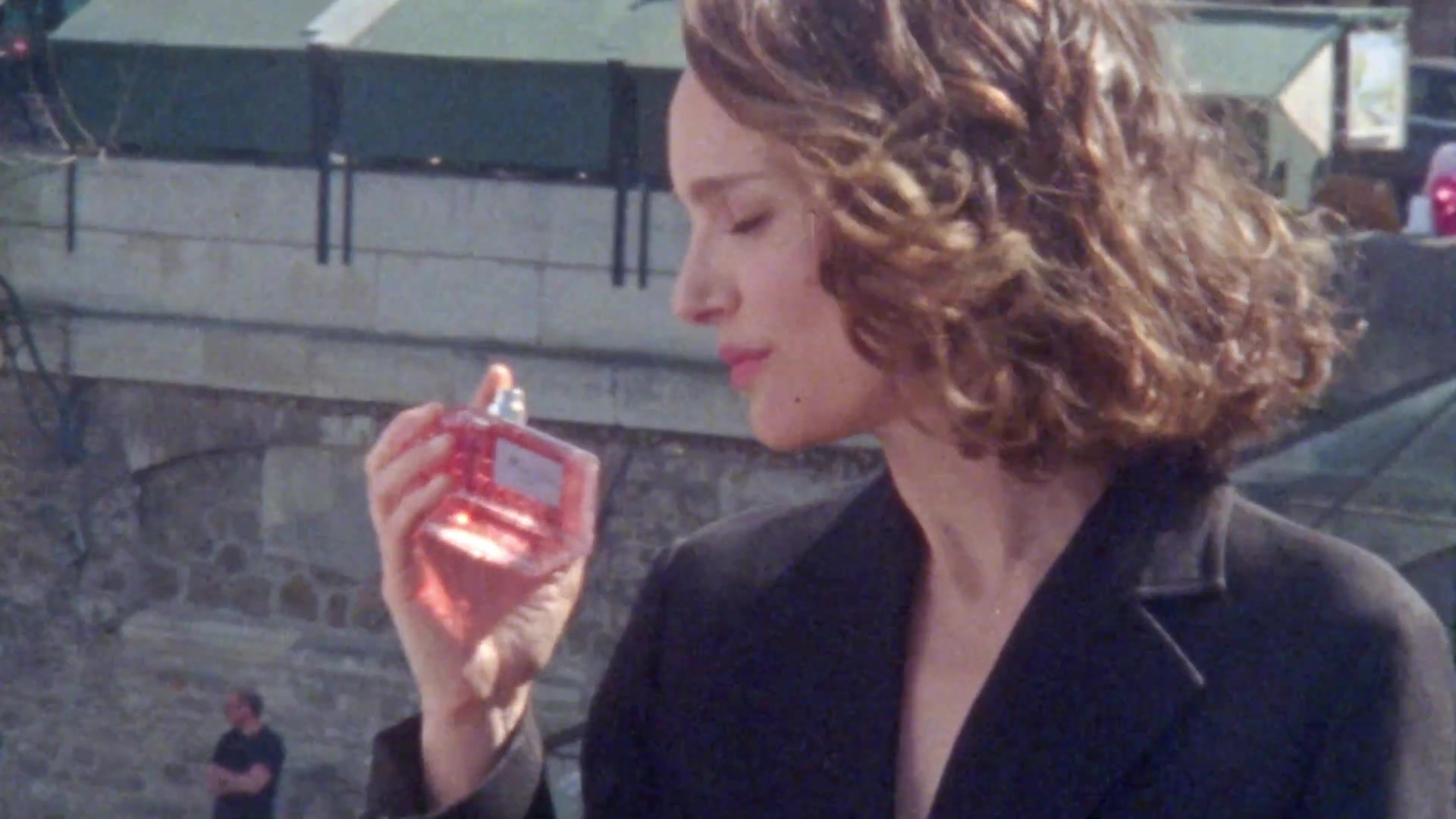 Miss_Dior_-_A_Miss_in_Paris_Episode_3-00_00_47_000.jpeg Miss_Dior_-_A_Miss_in_Paris_Episode_3-00_00_47_000.jpeg