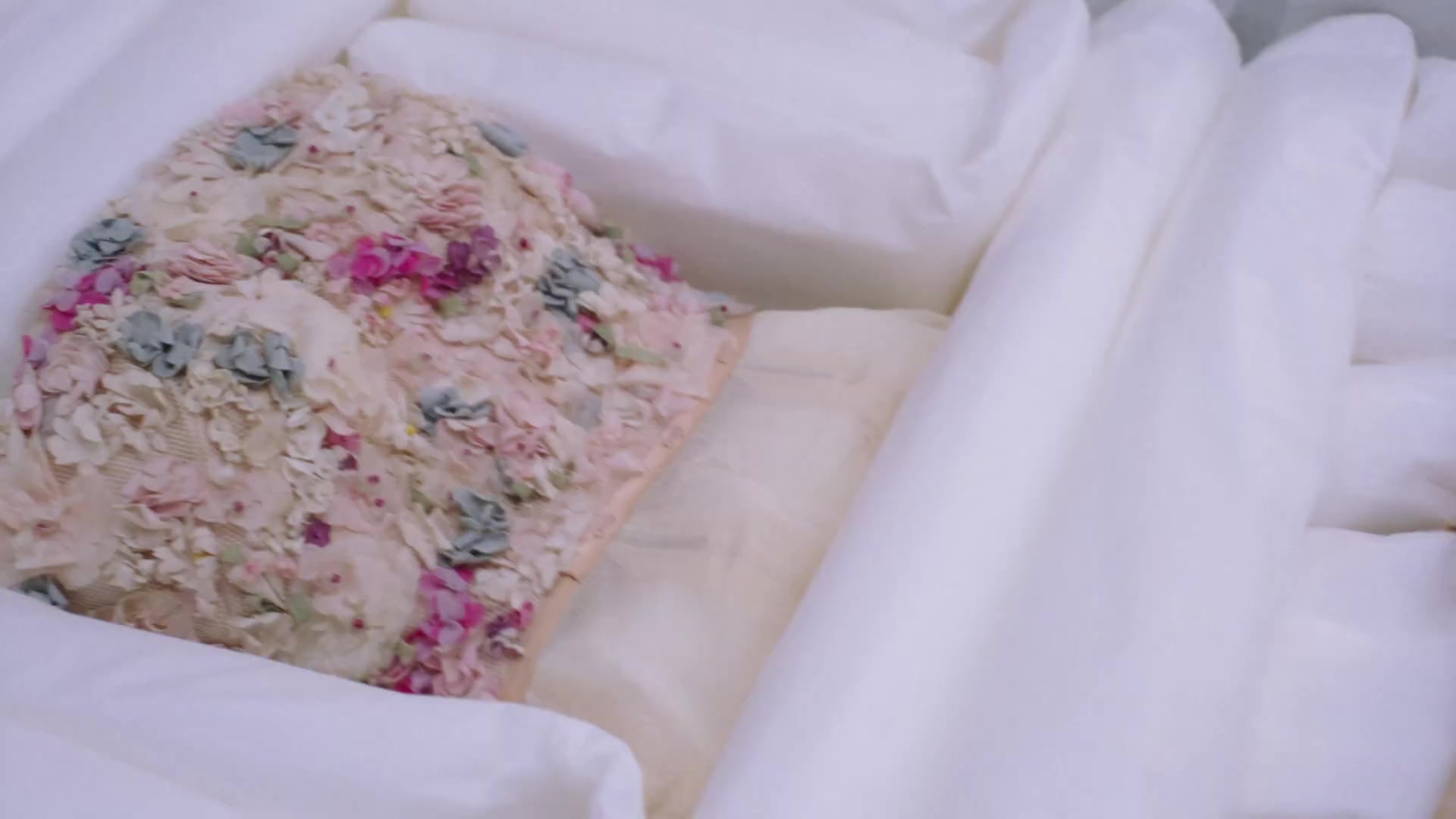 Miss_Dior_-_A_Miss_in_Paris_Episode_4-00_00_41_160.jpeg