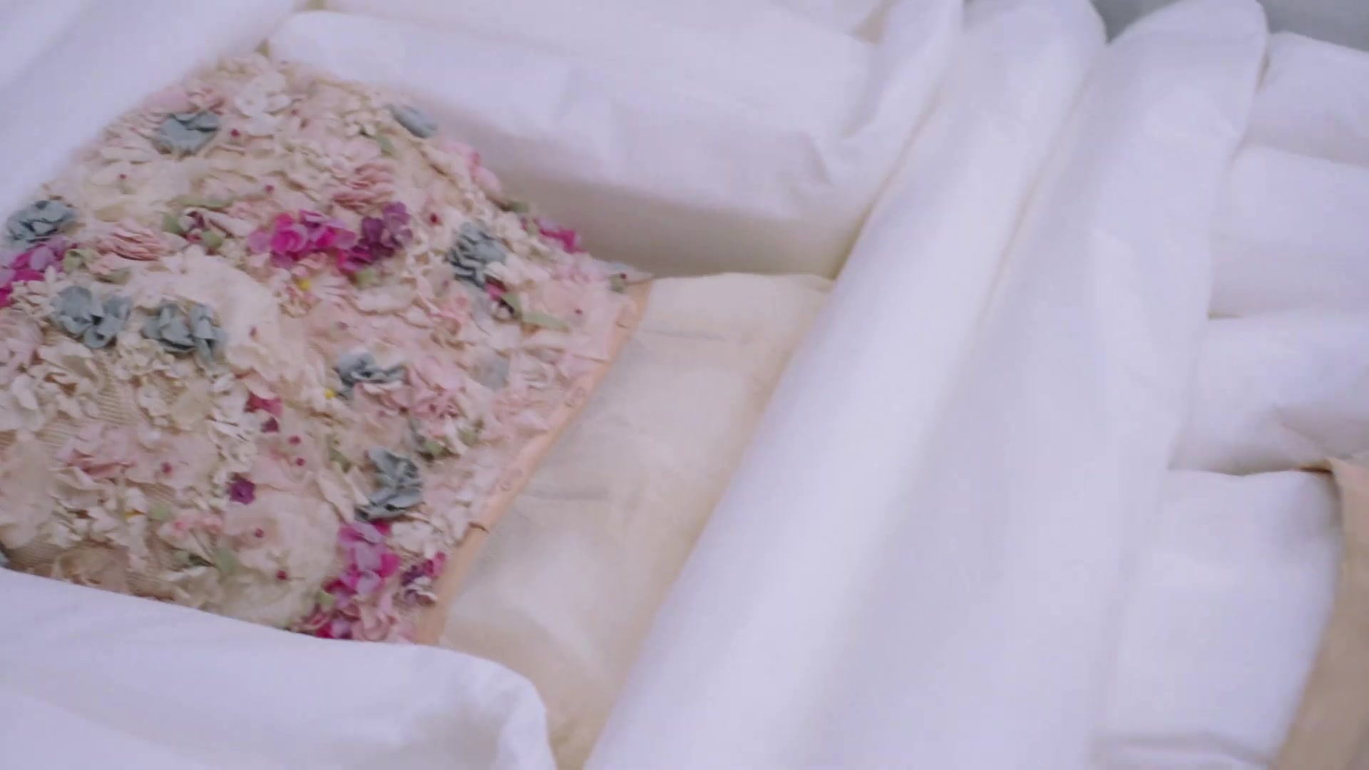 Miss_Dior_-_A_Miss_in_Paris_Episode_4-00_00_41_320.jpeg