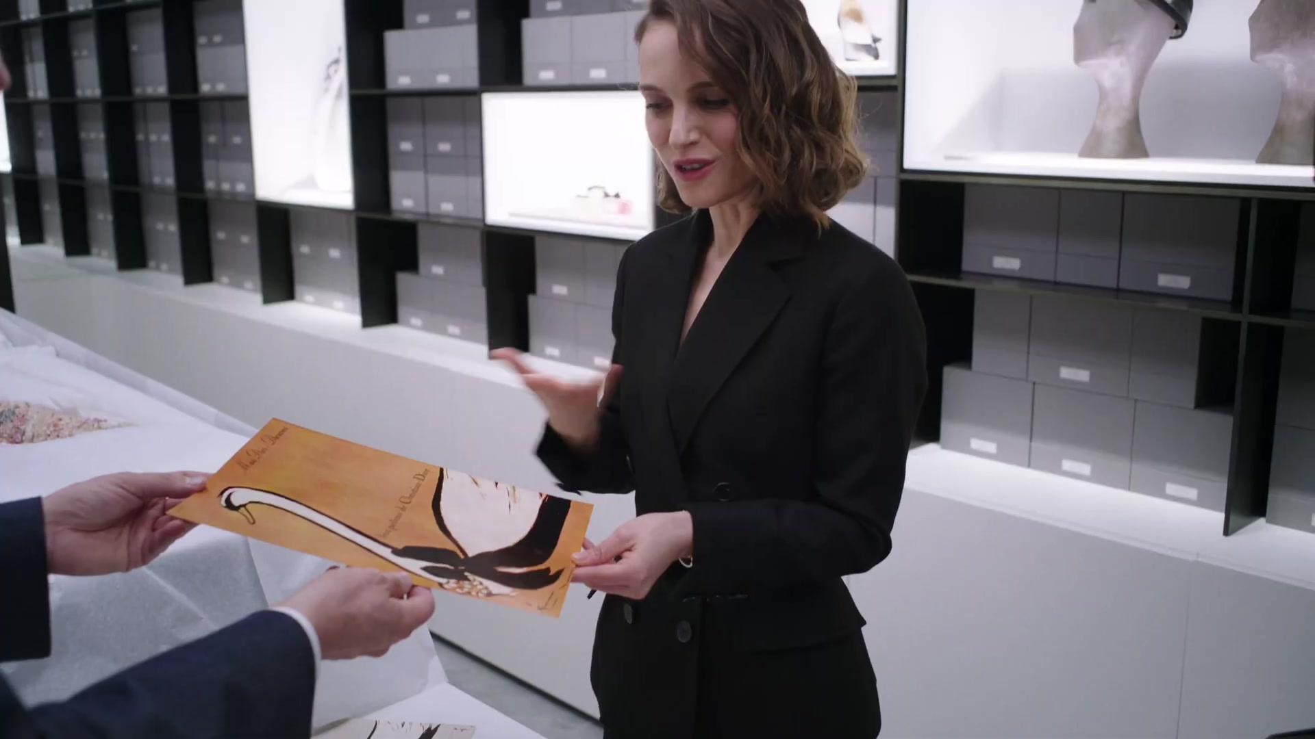 Miss_Dior_-_A_Miss_in_Paris_Episode_4-00_01_03_240.jpeg