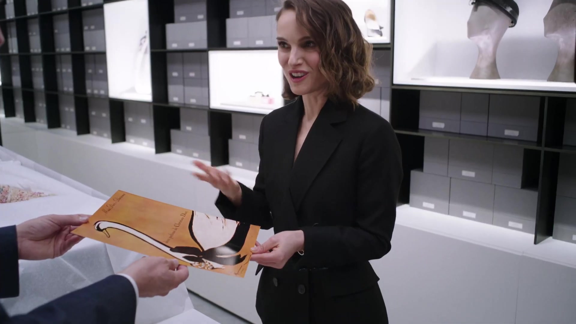 Miss_Dior_-_A_Miss_in_Paris_Episode_4-00_01_03_640.jpeg Miss_Dior_-_A_Miss_in_Paris_Episode_4-00_01_03_640.jpeg