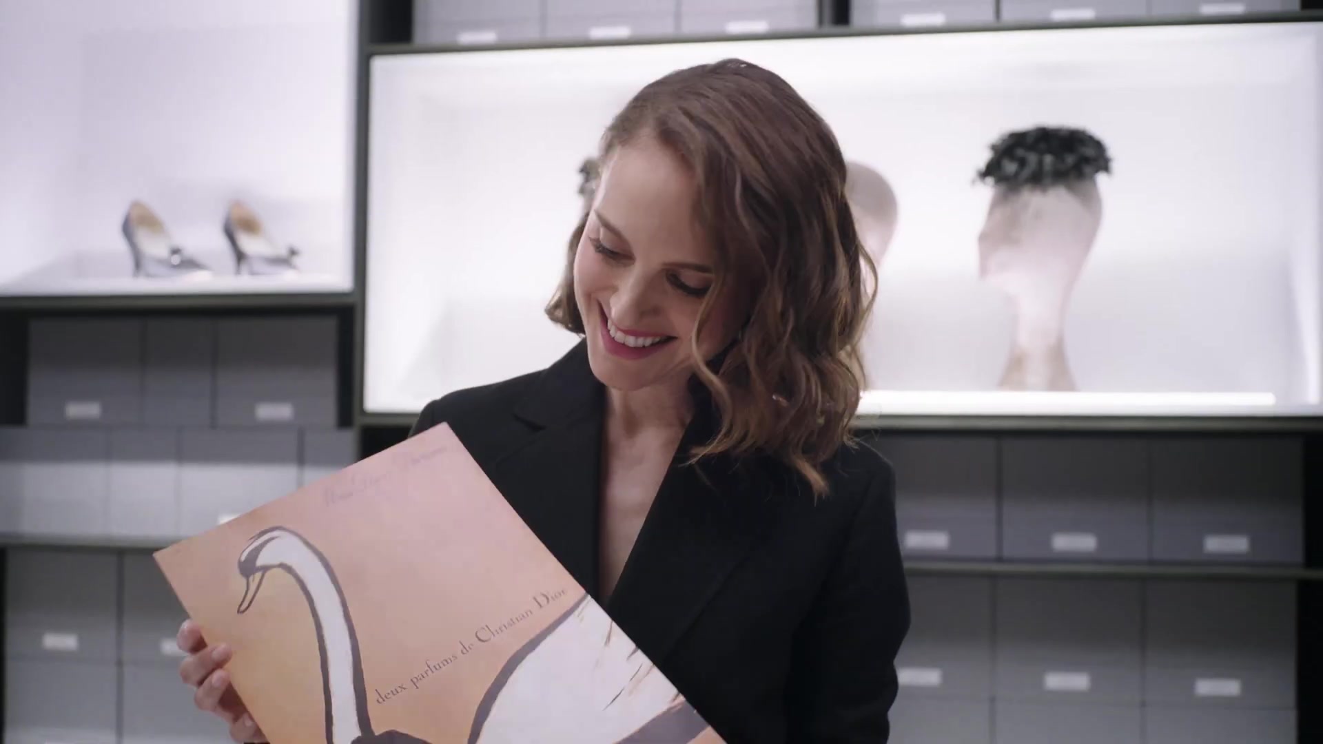Miss_Dior_-_A_Miss_in_Paris_Episode_4-00_01_04_440.jpeg