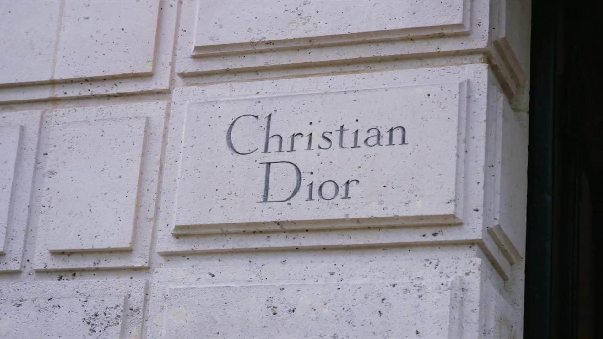 Miss_Dior_-_A_Miss_in_Paris_Episode_5-00_00_00_200.jpeg