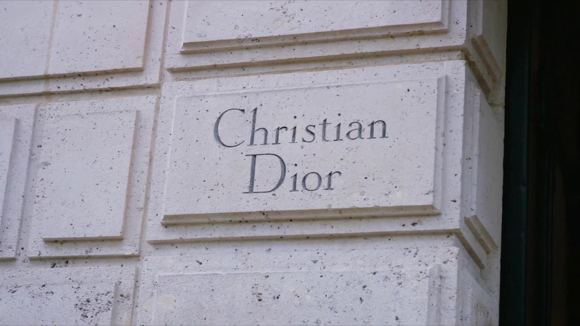 Miss_Dior_-_A_Miss_in_Paris_Episode_5-00_00_00_440.jpeg