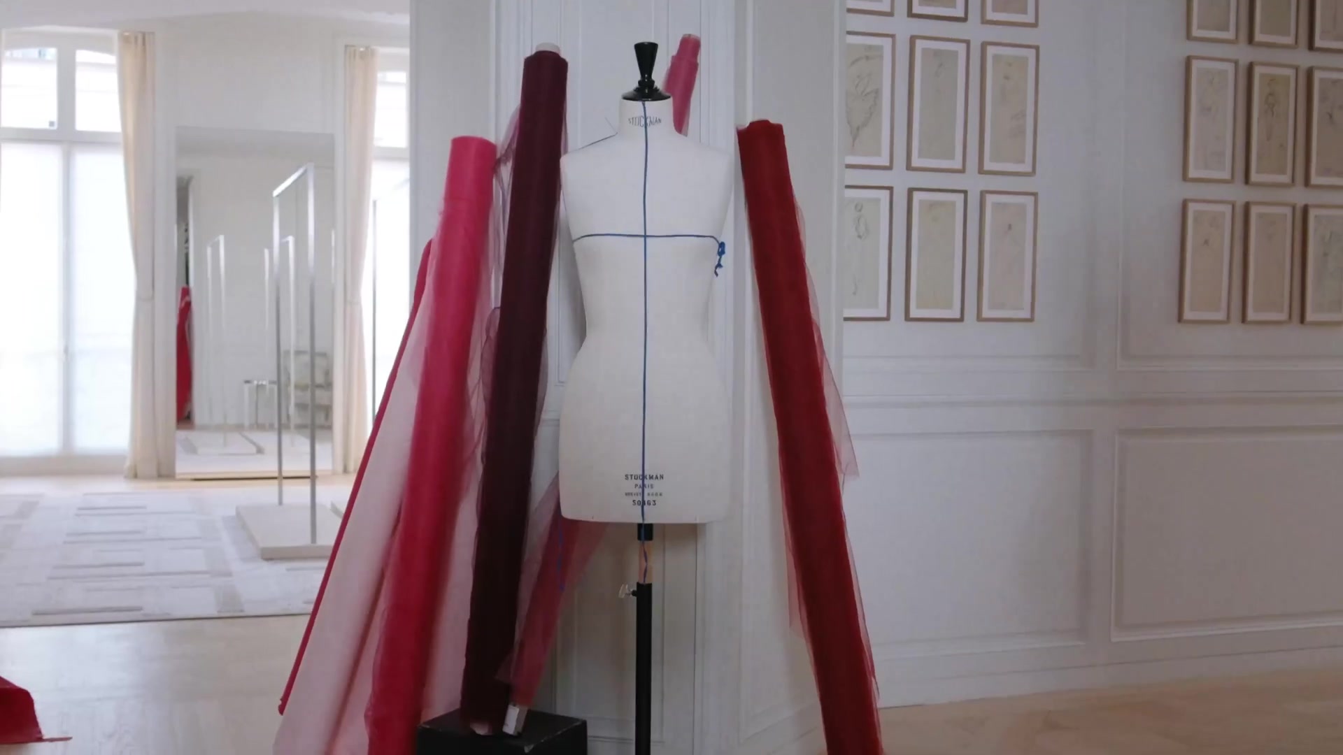 Miss_Dior_-_A_Miss_in_Paris_Episode_5-00_00_01_400.jpeg Miss_Dior_-_A_Miss_in_Paris_Episode_5-00_00_01_400.jpeg