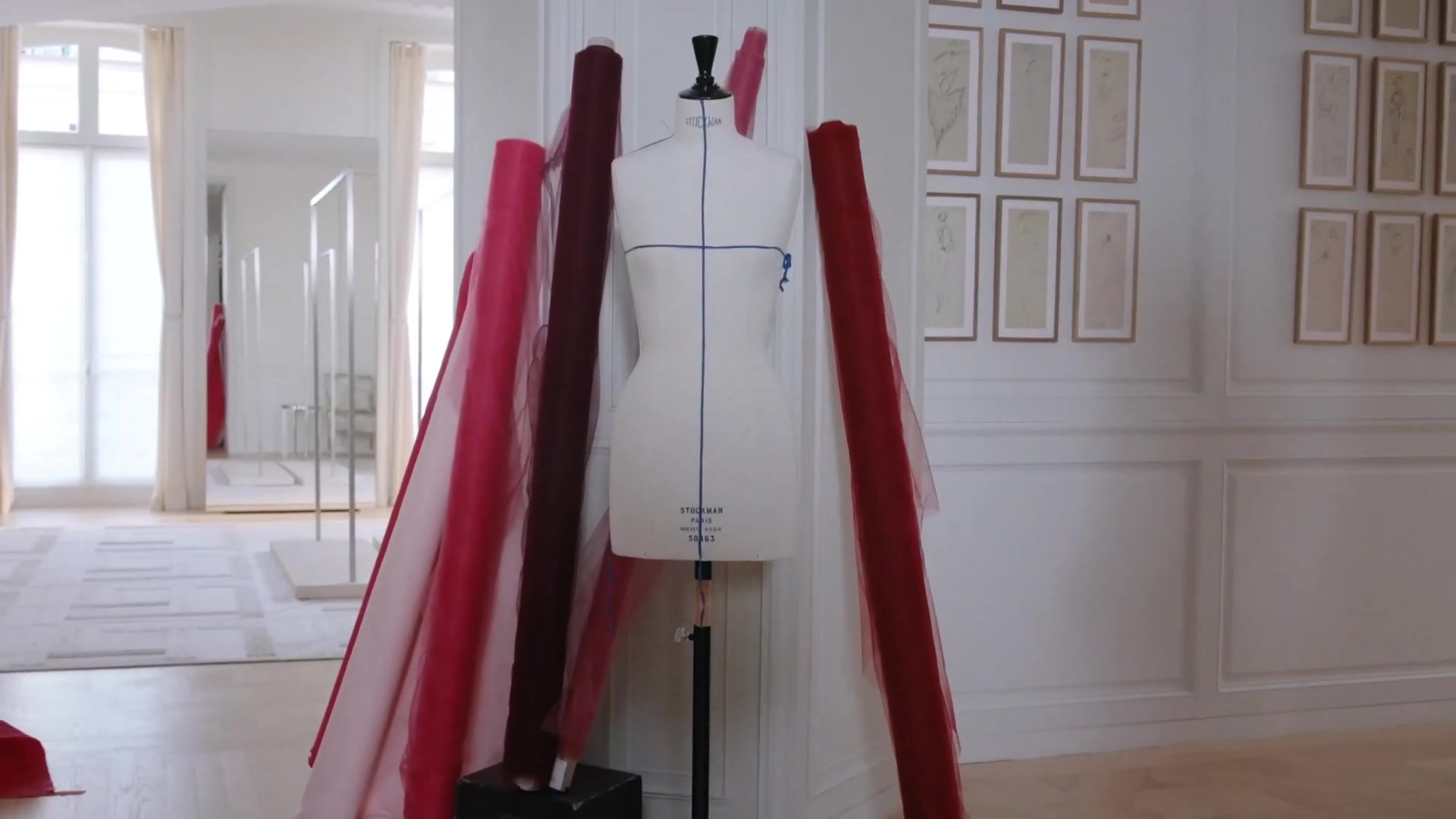 Miss_Dior_-_A_Miss_in_Paris_Episode_5-00_00_01_640.jpeg