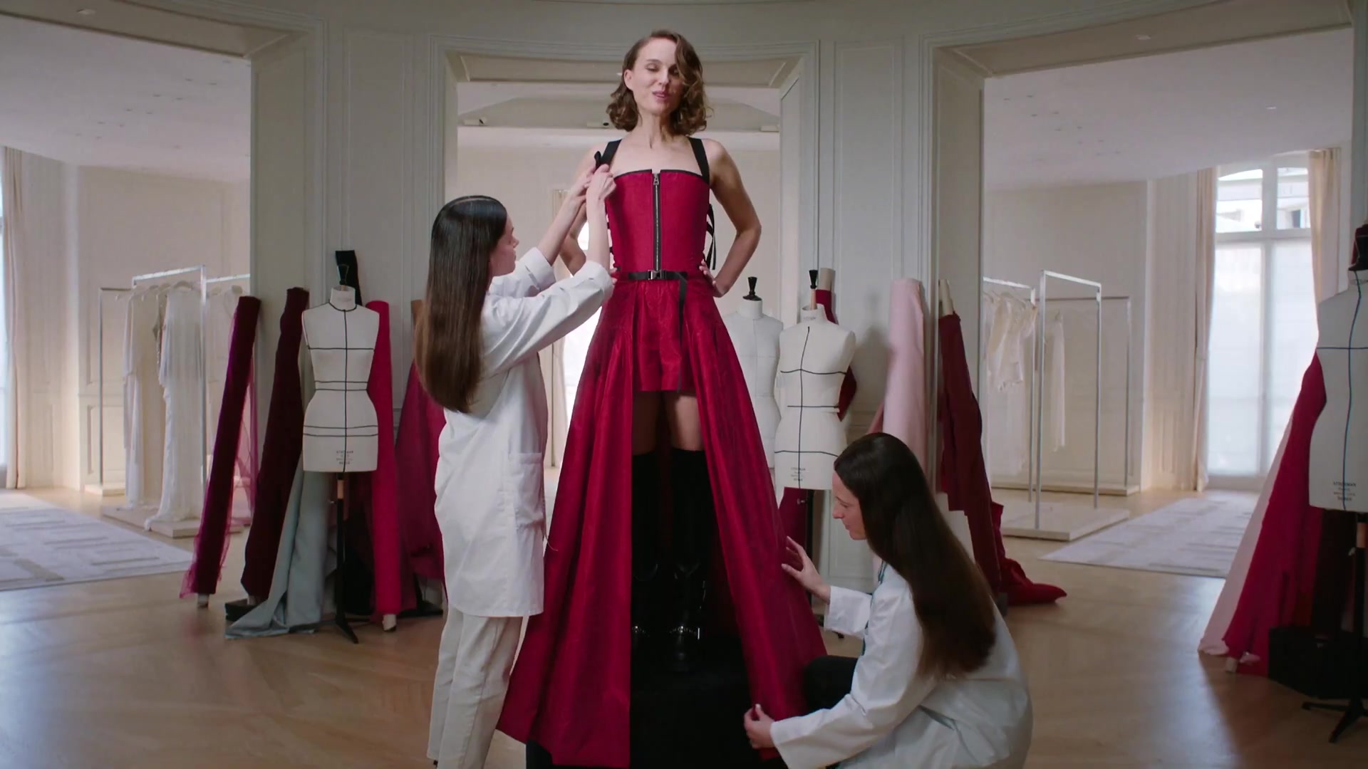 Miss_Dior_-_A_Miss_in_Paris_Episode_5-00_00_02_920.jpeg Miss_Dior_-_A_Miss_in_Paris_Episode_5-00_00_02_920.jpeg