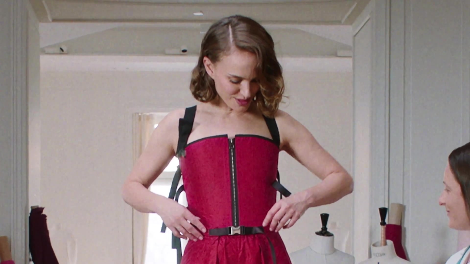 Miss_Dior_-_A_Miss_in_Paris_Episode_5-00_00_10_440.jpeg Miss_Dior_-_A_Miss_in_Paris_Episode_5-00_00_10_440.jpeg