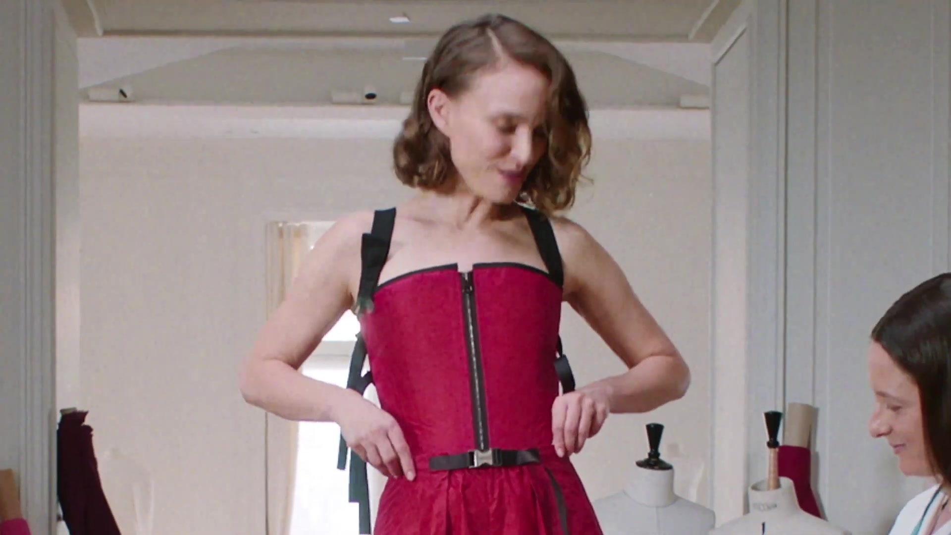 Miss_Dior_-_A_Miss_in_Paris_Episode_5-00_00_10_920.jpeg Miss_Dior_-_A_Miss_in_Paris_Episode_5-00_00_10_920.jpeg