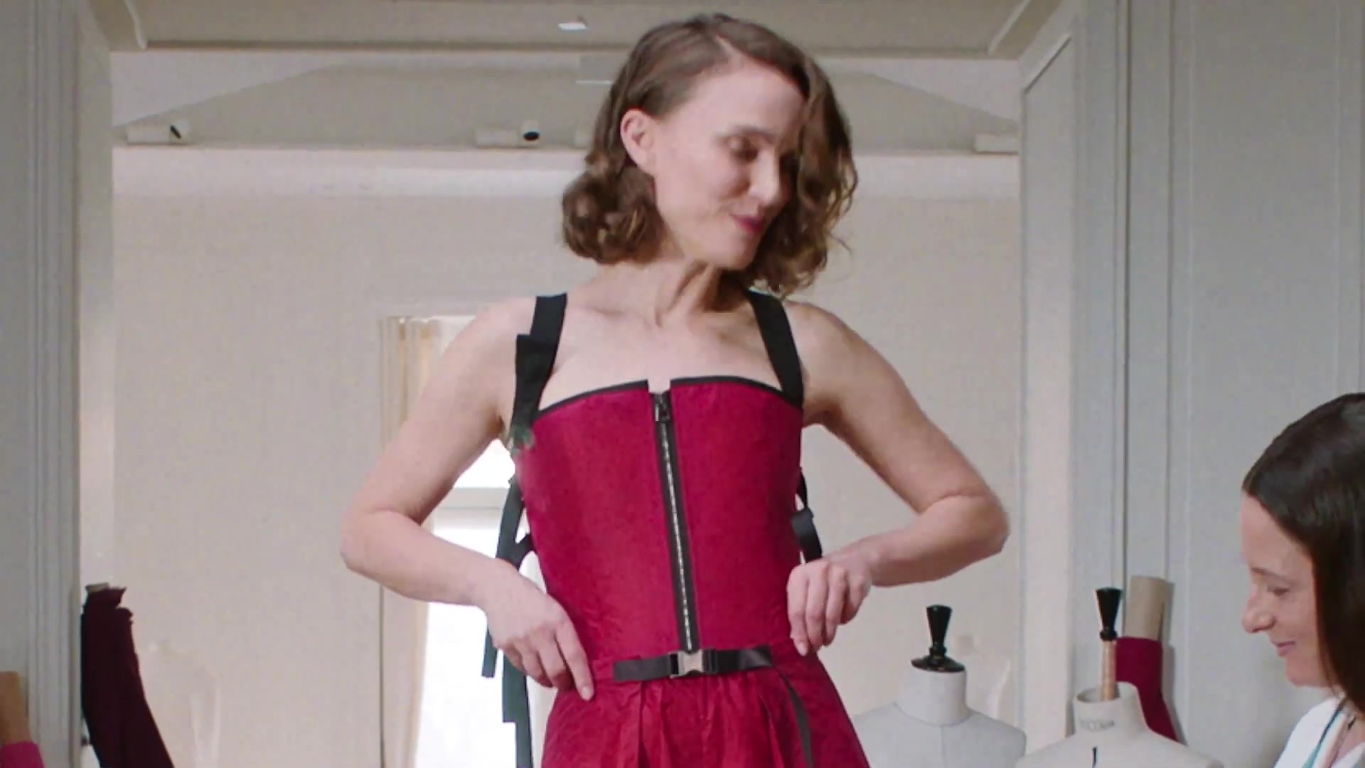Miss_Dior_-_A_Miss_in_Paris_Episode_5-00_00_11_000.jpeg Miss_Dior_-_A_Miss_in_Paris_Episode_5-00_00_11_000.jpeg