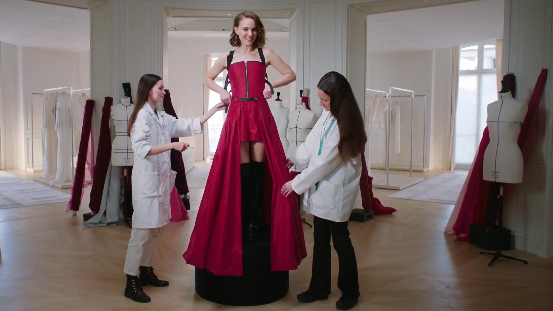 Miss_Dior_-_A_Miss_in_Paris_Episode_5-00_00_12_600.jpeg Miss_Dior_-_A_Miss_in_Paris_Episode_5-00_00_12_600.jpeg