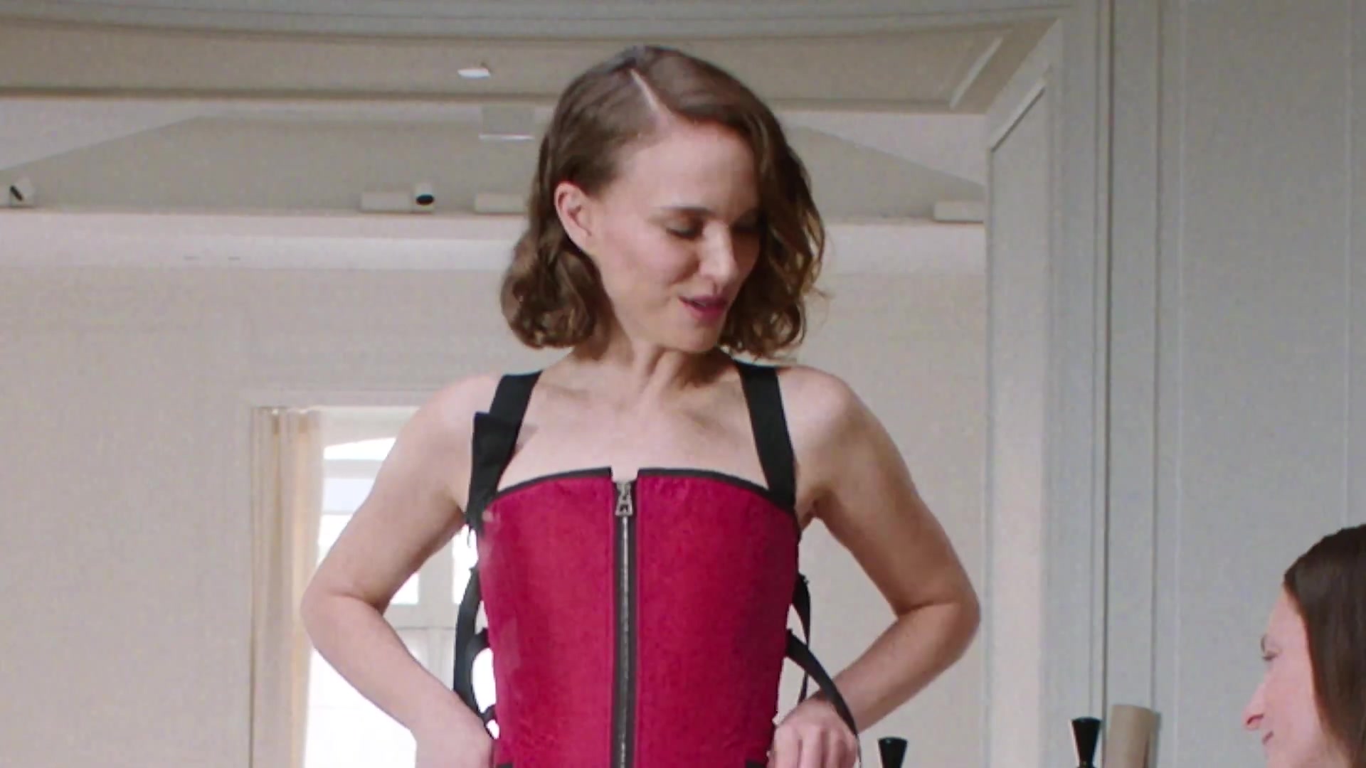 Miss_Dior_-_A_Miss_in_Paris_Episode_5-00_00_15_640.jpeg